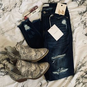 Frayed bottom distressed KanCan jeans